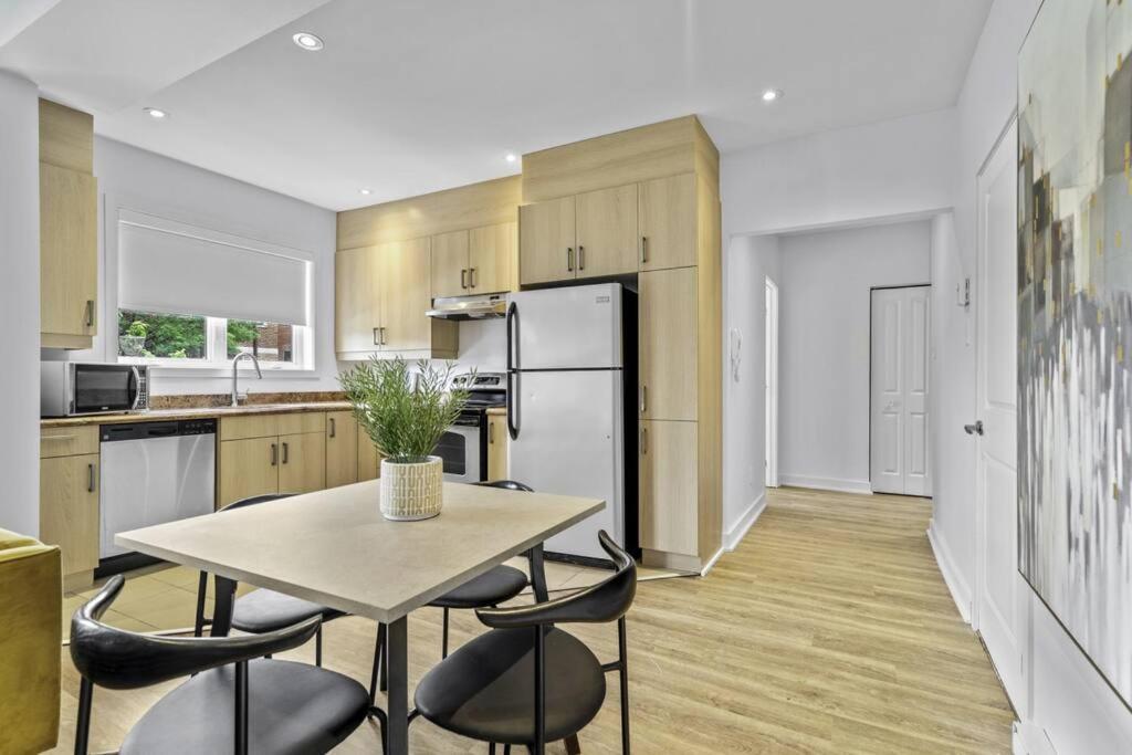 Stylish 2 Bedroom Haven By Jean Talon Market Montréal Eksteriør billede