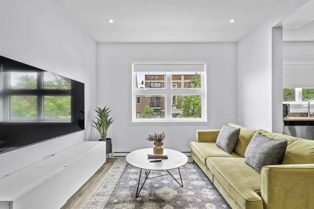 Stylish 2 Bedroom Haven By Jean Talon Market Montréal Eksteriør billede